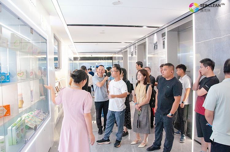 广东省工业和信息化厅2025 
年高端装备制造产业集群培育专题研修班一行到访深圳市兴业卓辉实业有限公司开展参观学习活动
