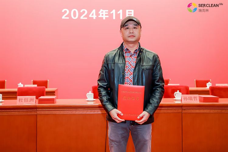 宋超先生代表兴业卓辉领奖