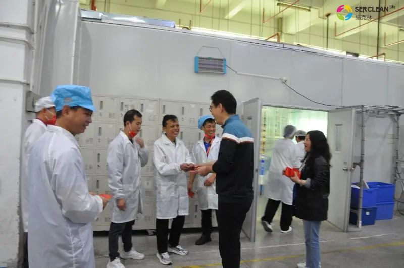 兴业卓辉董事长发放开工红包